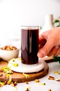 شیره انگور بدون افزودنی که از تاکستان های انگور عسگری تهیه شده است